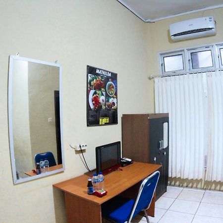 Hotel Mathilda Maumere Esterno foto