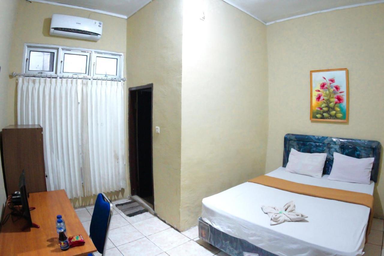 Hotel Mathilda Maumere Esterno foto