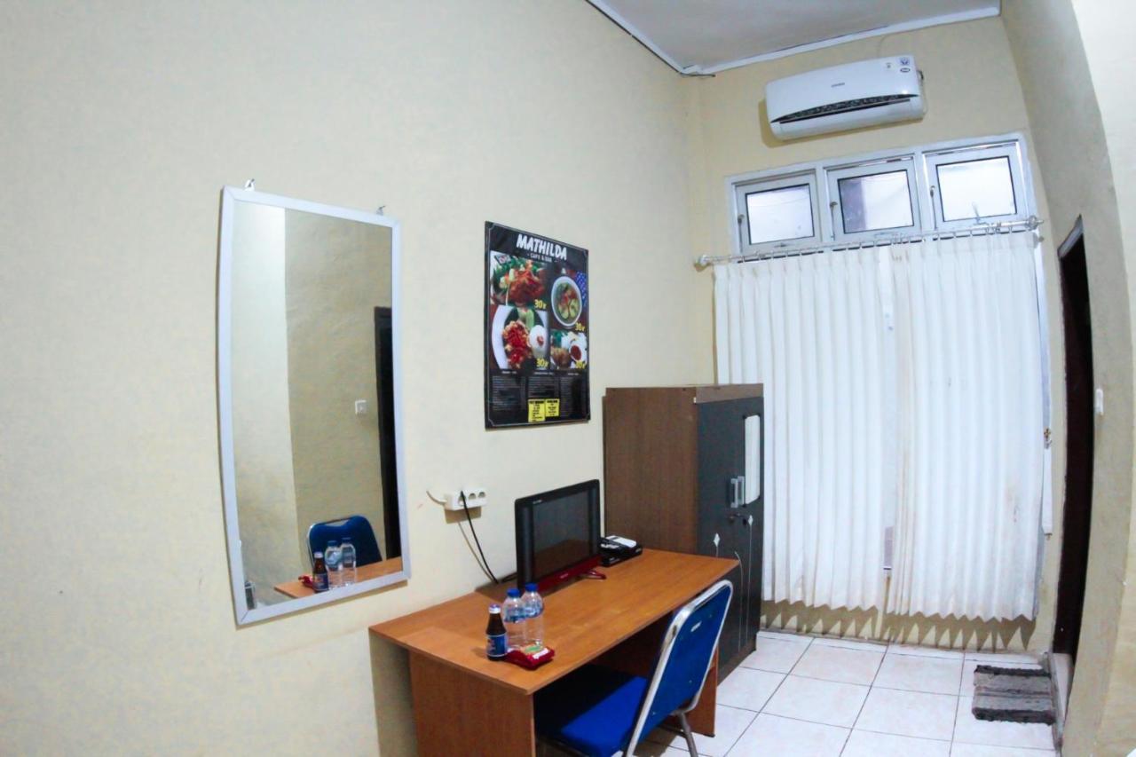 Hotel Mathilda Maumere Esterno foto