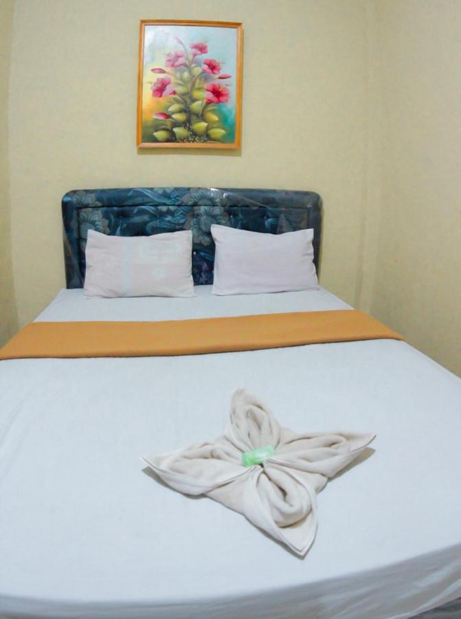 Hotel Mathilda Maumere Esterno foto