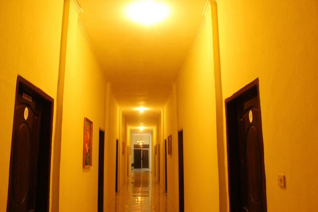 Hotel Mathilda Maumere Esterno foto